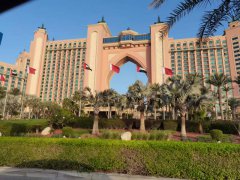 美國關(guān)稅重創(chuàng)，中國企業(yè)如何突圍?